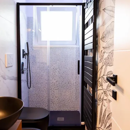 Business Apartment *